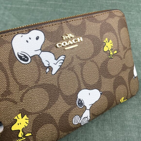 Coach X Peanuts Corner Zip Wristlet Wallet With Snoopy & Woodstock - Picture 8 of 10